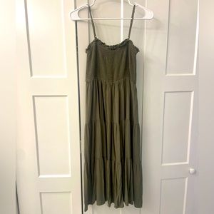 Forever 21 smocked green midi dress. Great condition. Size Small